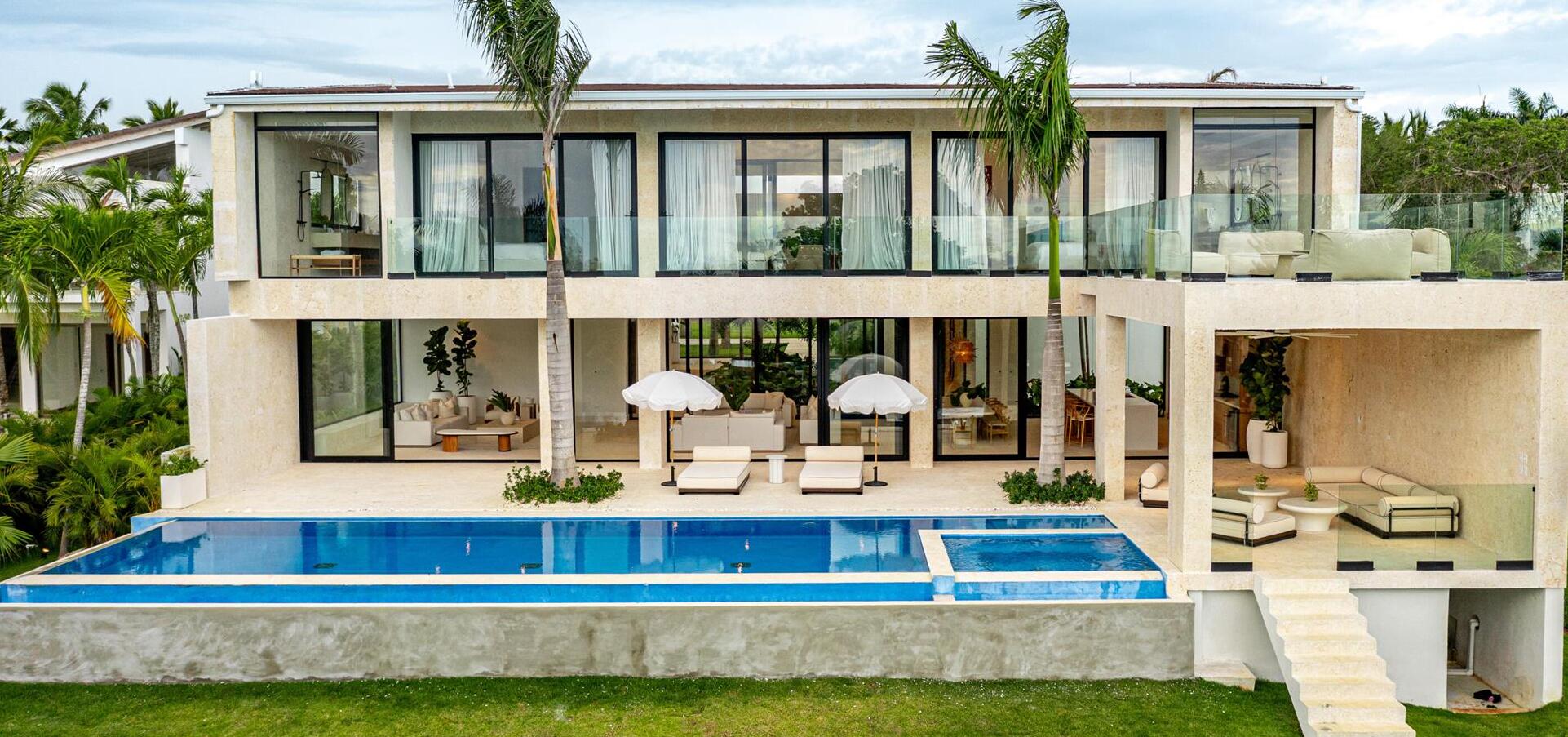 Elegant 6-Bedroom Lu in the Dominican Republic