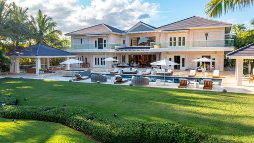 #4 Exquisite 8-Bedroom Mansion for Sale in Casa de Campo, La Romana – A Masterpiece of Luxury and Design