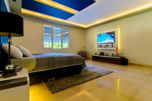 #5 Classic 5-Bedroom Caribbean Villa with Pool & Tropical Views 